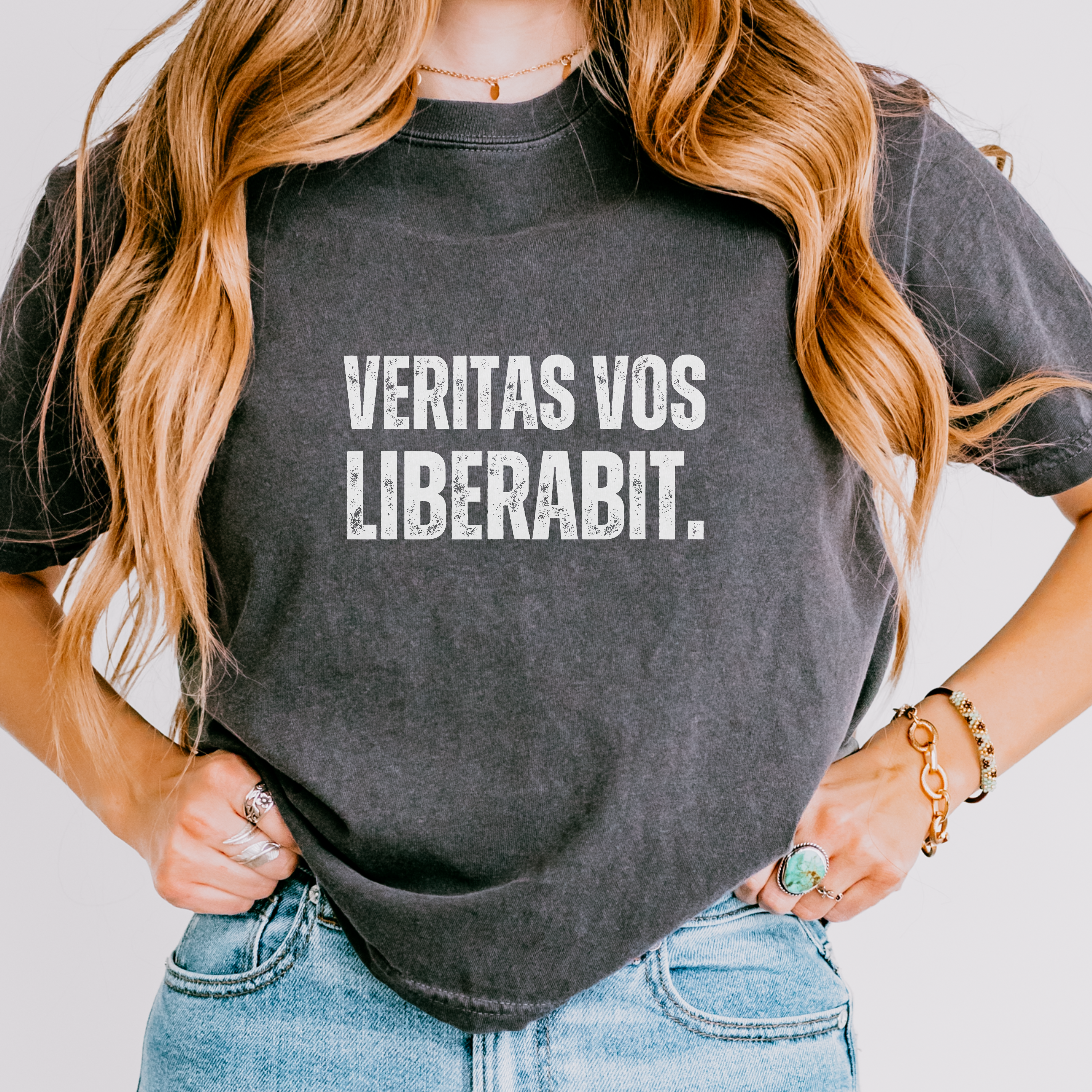 Truth Quote "Veritas Vos Liberabit" Tee | Boxy Gift T-Shirt - Mythos Design